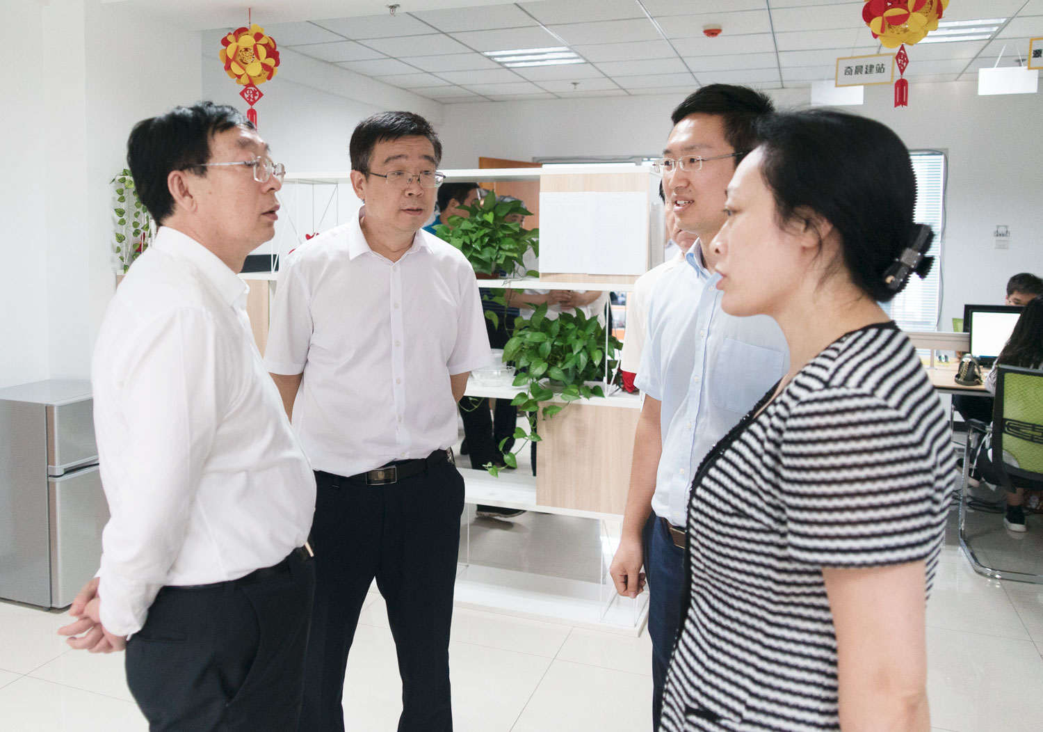 唐山市常務(wù)副市長胡國輝一行蒞臨創(chuàng)元教育參觀指導(dǎo) 唐山市常務(wù)副市長胡國輝一行蒞臨創(chuàng)元教育參觀指導(dǎo)