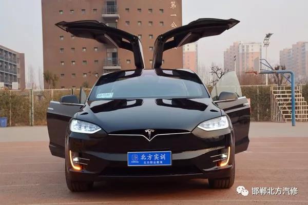 特斯拉新實踐車已到,學新能源電動專業就到邯鄲北方汽修學校 特斯拉新實踐車已到,學新能源電動專業就到邯鄲北方汽修學校