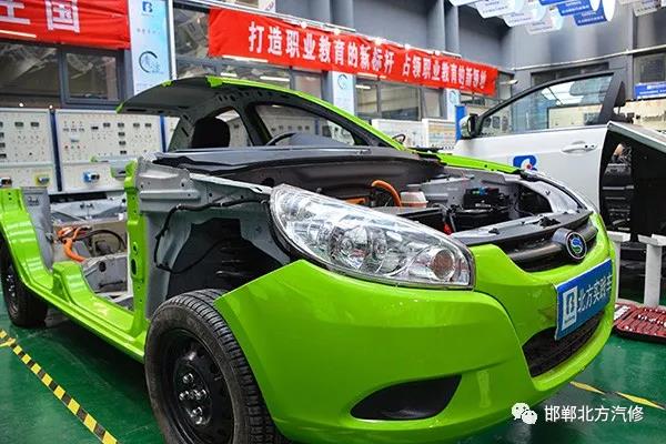 特斯拉新實踐車已到,學新能源電動專業就到邯鄲北方汽修學校 特斯拉新實踐車已到,學新能源電動專業就到邯鄲北方汽修學校