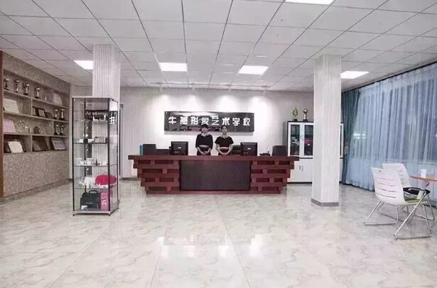 化妝師美麗夢想在此啟航...... 唐山牛燕美容美發化妝學校! 化妝師美麗夢想在此啟航...... 唐山牛燕美容美發化妝學校!