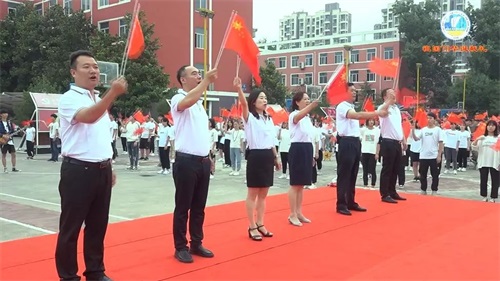 超燃快閃MV!西安建筑工程技師學院千人唱響《我和我的祖國》 快閃三秦“六地”獻禮共和國70華誕! 超燃快閃MV!西安建筑工程技師學院千人唱響《我和我的祖國》 快閃三秦“六地”獻禮共和國70華誕!