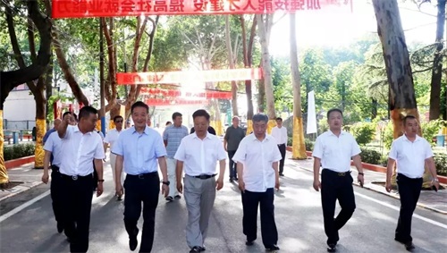 民進中央副主席王剛一行蒞臨西安鐵道職業學校調研 民進中央副主席王剛一行蒞臨西安鐵道職業學校調研