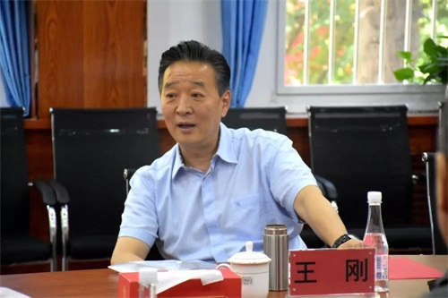 民進中央副主席王剛一行蒞臨西安鐵道職業學校調研 民進中央副主席王剛一行蒞臨西安鐵道職業學校調研