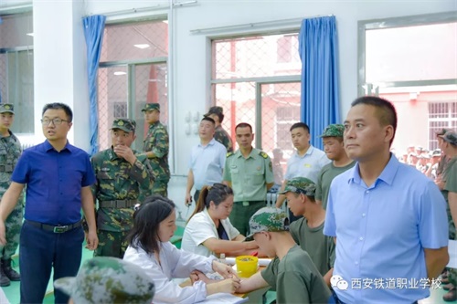 西安鐵道職業學校軍訓慰問——溫暖的愛給特別的你們 西安鐵道職業學校軍訓慰問——溫暖的愛給特別的你們